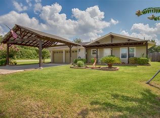 103 S Lobit St, La Porte, TX 77571