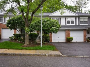 10 Magnolia Ln, Mount Arlington, NJ 07856