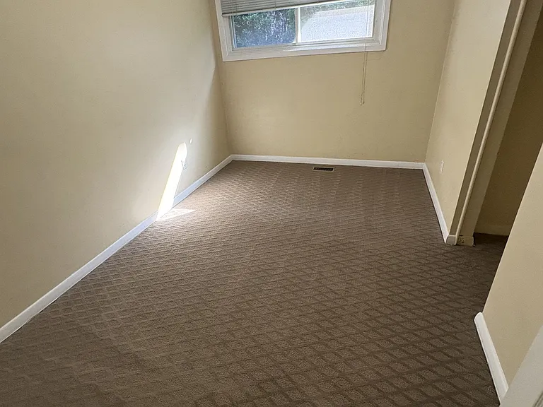 1294 Pinegrove Rd — Photo 12