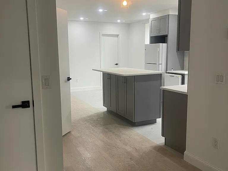 1086 De Kalb Ave #2F — Photo 4