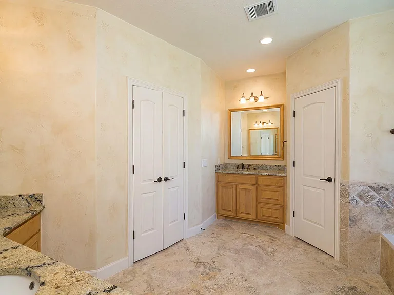 104 Cedar Glen Cv — Photo 15