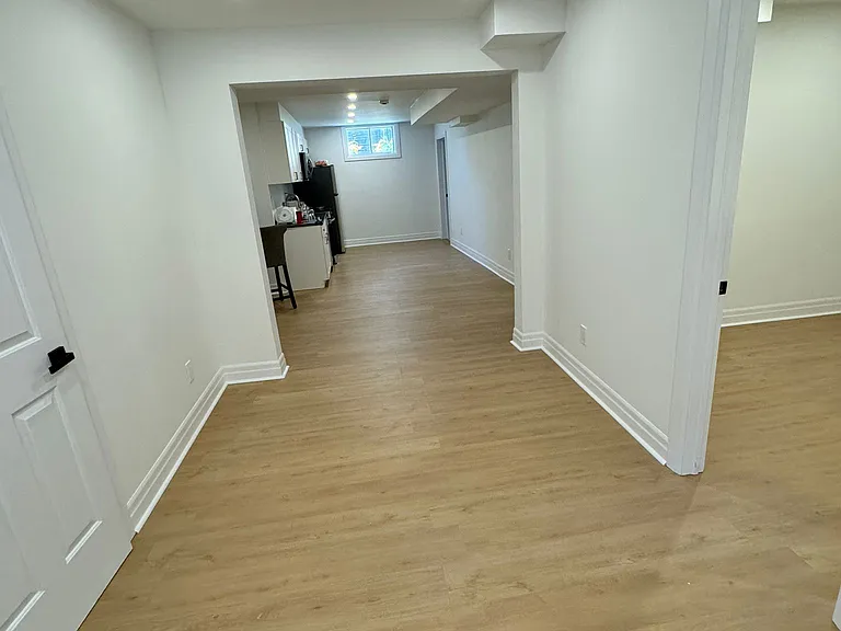 23 Chatsworth Ct #LOWER — Photo 7