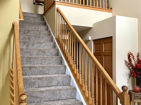5th image of 242 Berkshire Ln