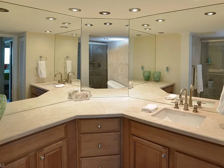 4001 Gulf Shore Blvd N #707 — Photo 17