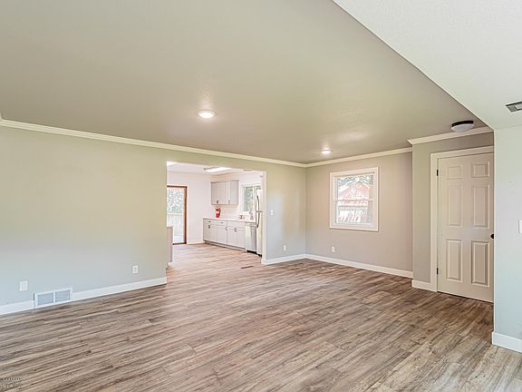 5th image of 302 Wall Street Ave N