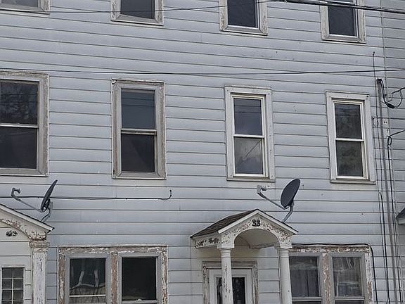 3rd image of 33 Washington St