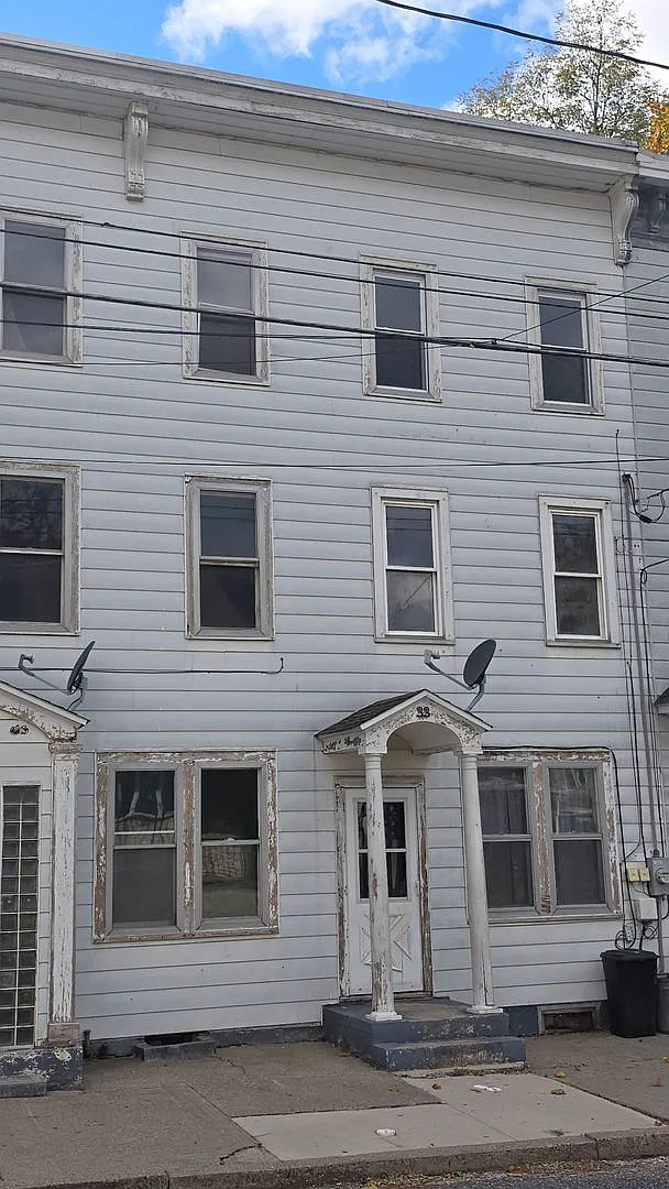 Building Photo - 33 Washington St
