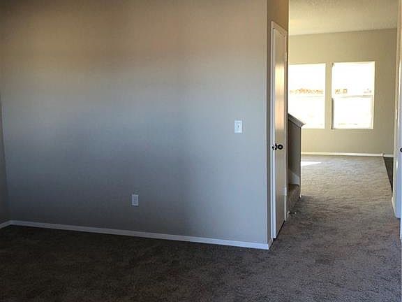 3rd image of 204 E Kara Ln