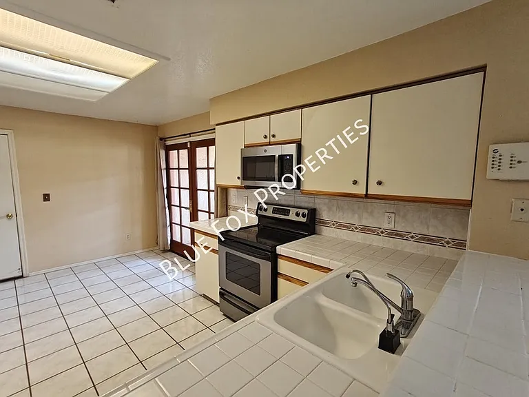 131 E Horizon Cir — Photo 4