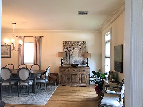 Dining room entry from foyer