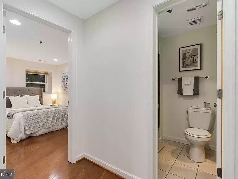 1629 L St NE — Photo 2