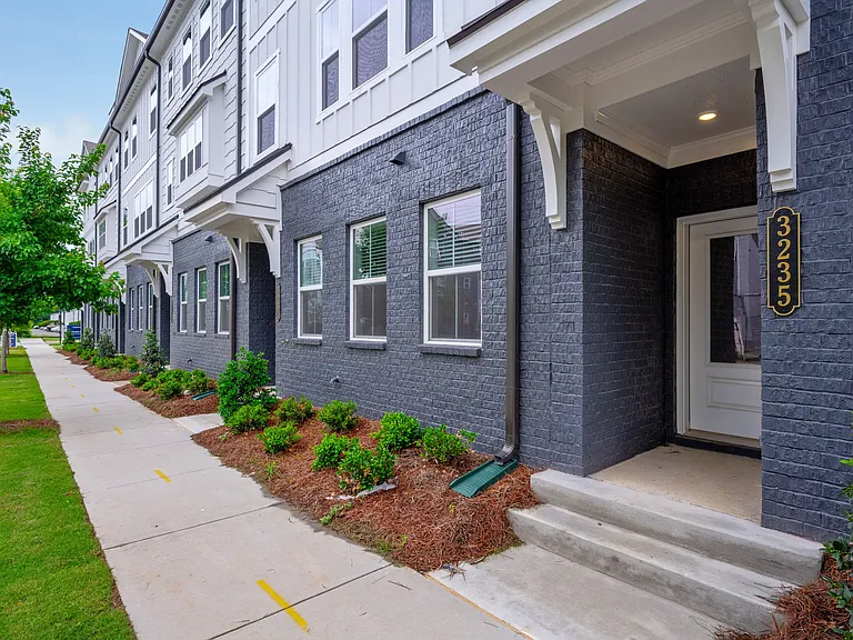 3235 Aberdeen Row — Photo 3