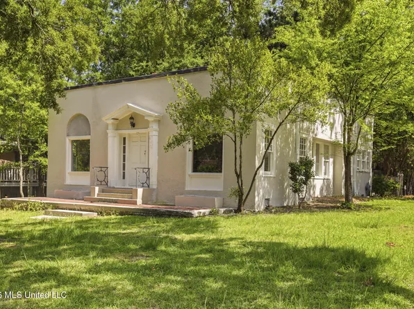 801 Belhaven St, Jackson, MS 39202