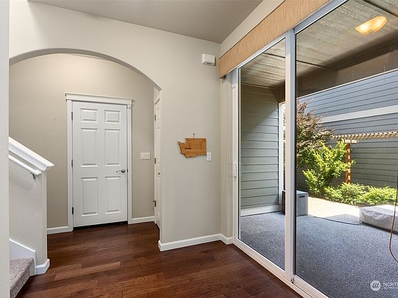 3rd image of 4716 47th Avenue SE