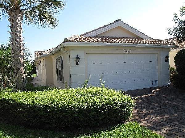 1st image of 8459 SE Retreat Dr