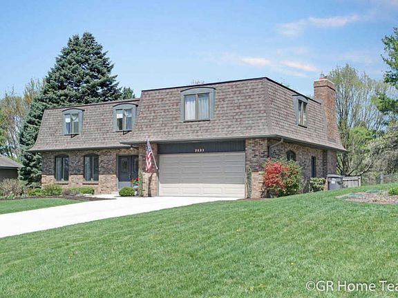 2nd image of 2621 Northboro Ct NE