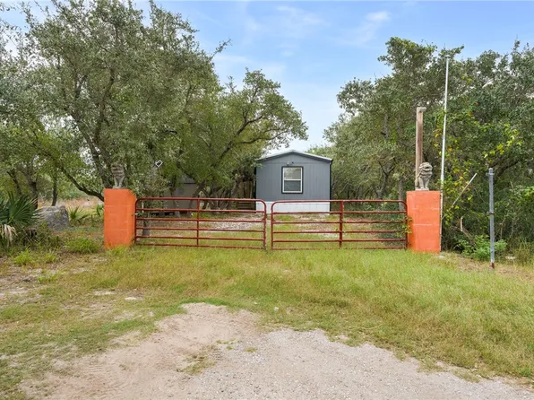 1212 Fort Worth St, Rockport, TX 78382