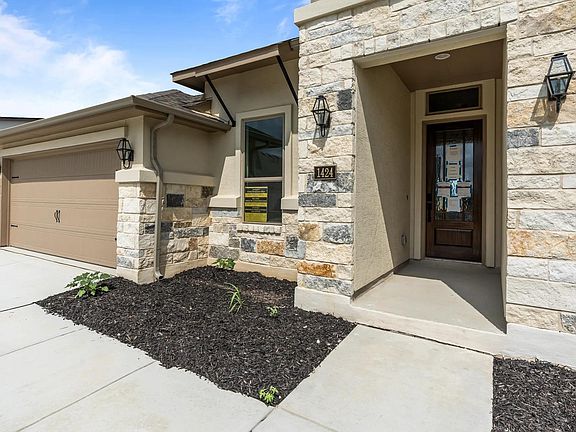 Crown C exterior