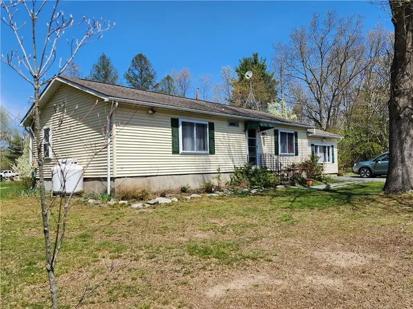 10 Highland Avenue, Sparrowbush, NY 12780