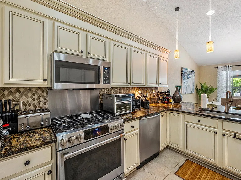 130 W Shipwreck Rd — Photo 16
