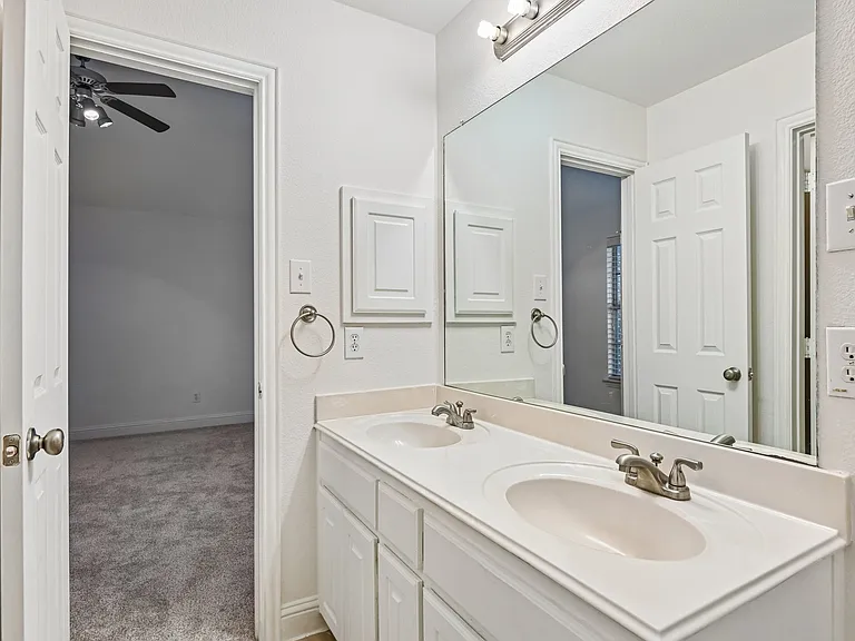 6006 Shadywood Ln — Photo 22