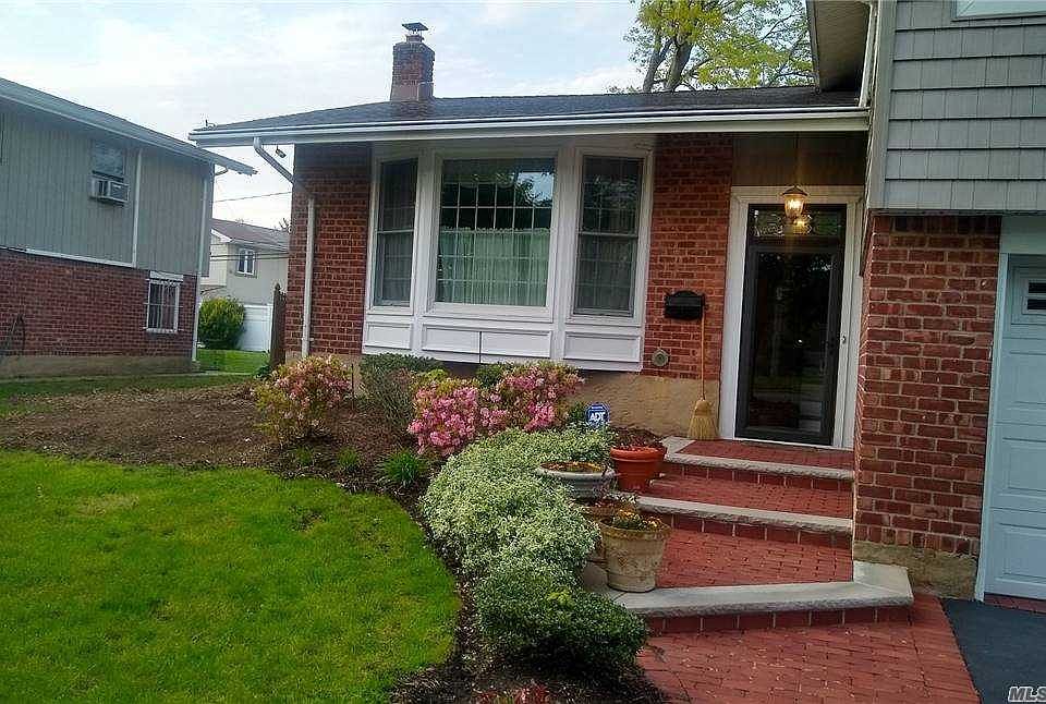 1st image of 19 Maxwell Dr