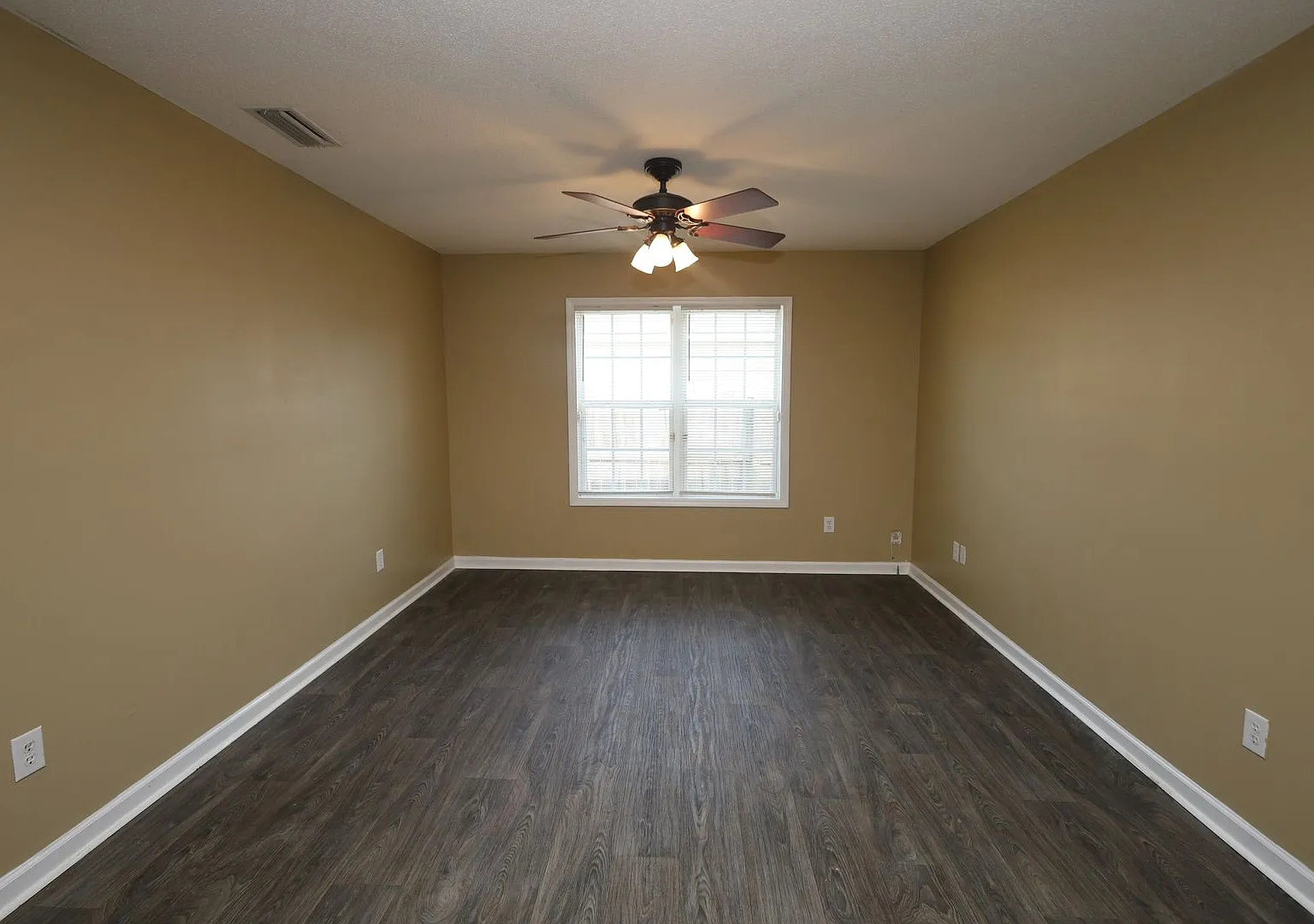 1728 Eli PL (HVP) — Photo 2