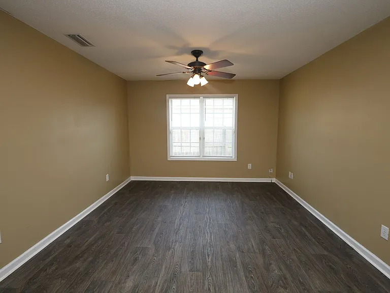1728 Eli Pl — Photo 2