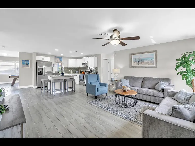 1731 Coral Point Dr — Photo 2