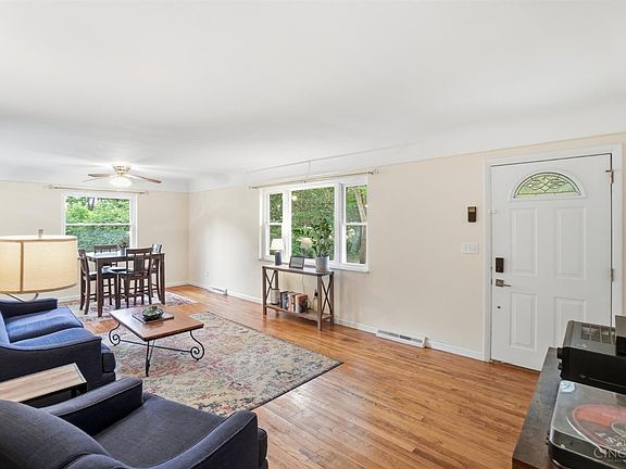 5th image of 6038 Stanhill Ct