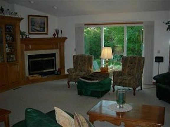 3rd image of 293 Cranberry Ct