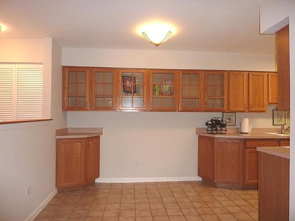 3rd image of 1533 N Windsor Dr