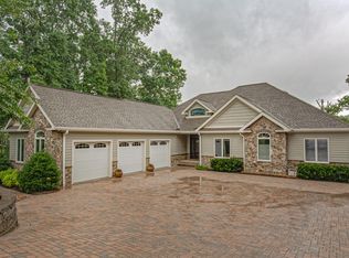 101 Spinnaker Sail Ct, Moneta, VA 24121