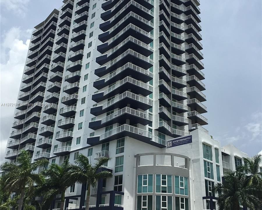 1st image of 275 NE 18th St APT 305