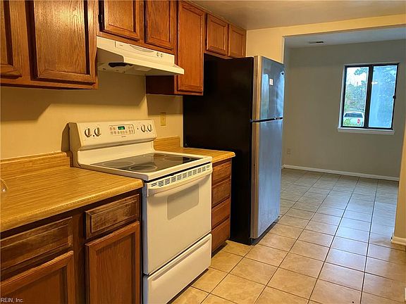 2nd image of 323 Cripple Creek Ct