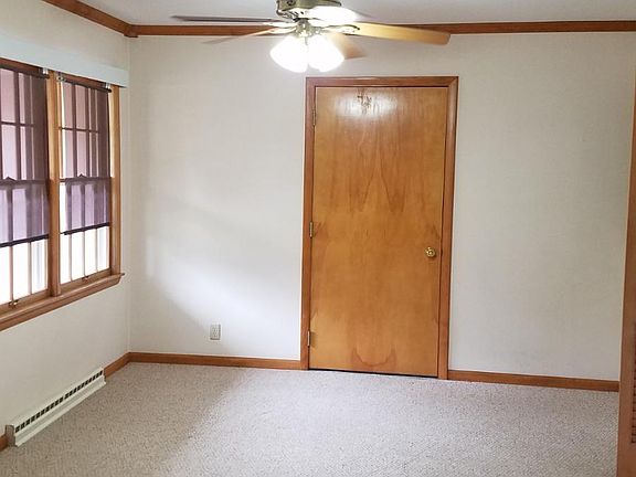 4th image of 212 Woodside Ln