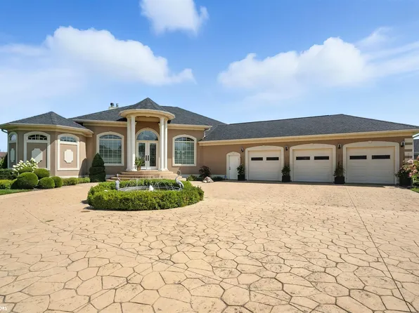 5632 Clubhouse Dr, Burlington, IA 52601