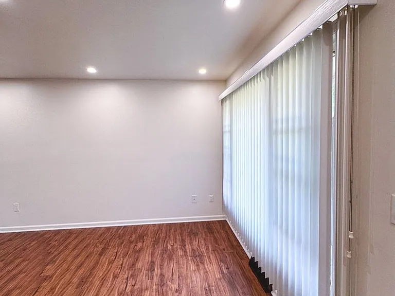 2801 Wedgefield Dr — Photo 3