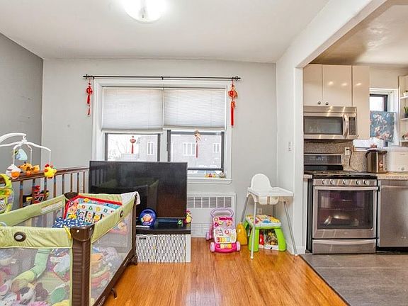 5th image of 8510 13th Ave #1F