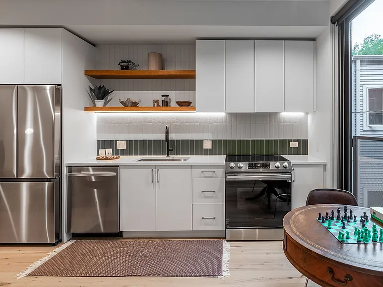 1712 Oak #203 (former model unit)
