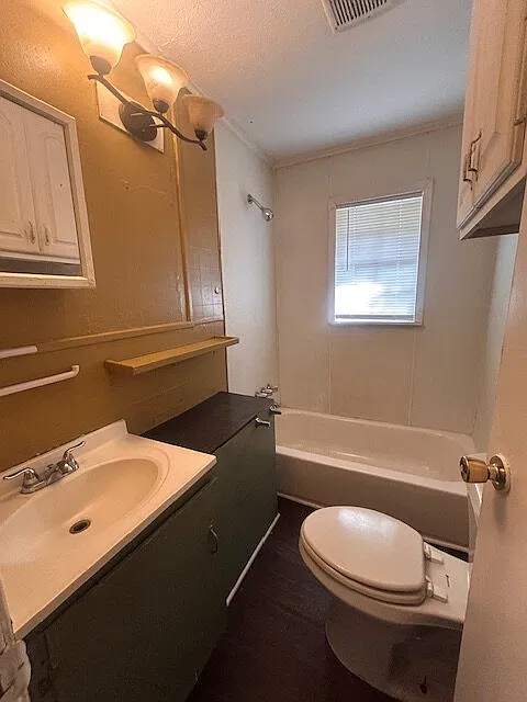 3 bed, 1.0 bath, 912 sqft, $725 — Photo 4