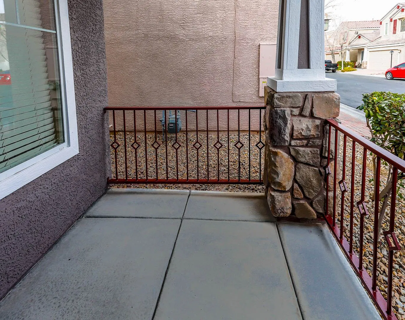 Great 3 Bed Southwest Home In Gated Community — Photo 4
