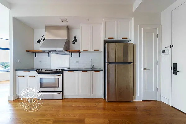 Rented by MySpaceNYC | media 24