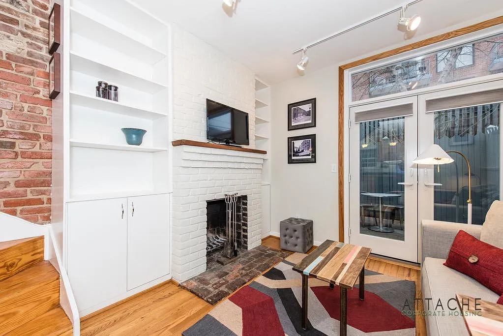 1 bed, 576 sqft, $3,690 — Photo 2