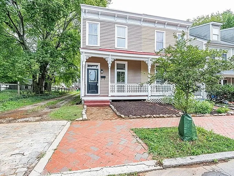 513 S Laurel St — Photo 3