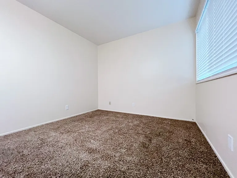 Vernon Apartments — Photo 15