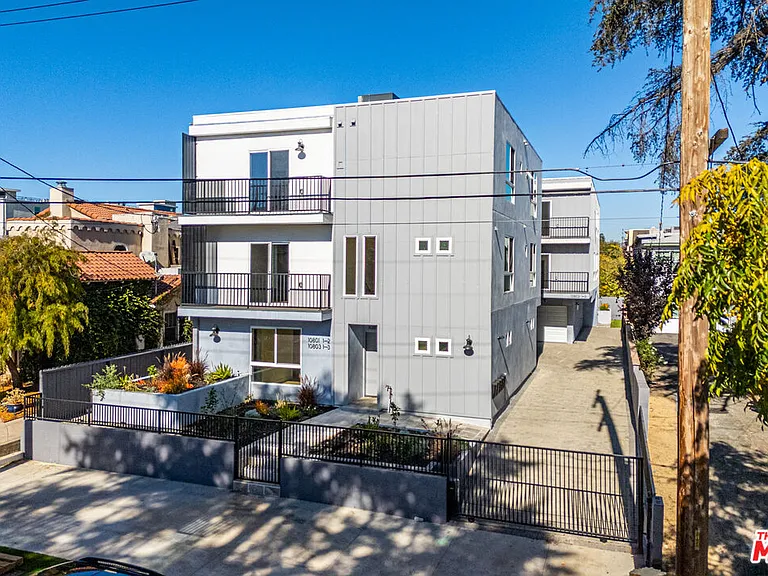 10801 Kling St — Photo 29