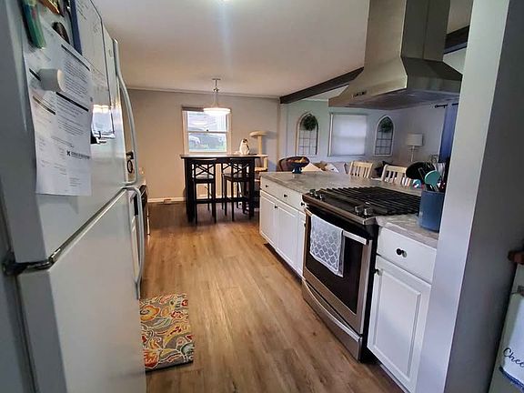 3rd image of 135 Whitlock St