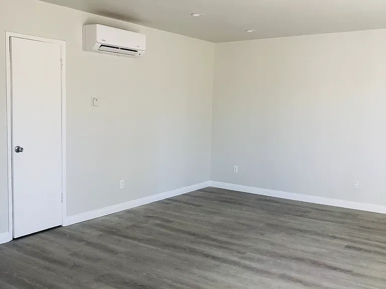 11843 Hamlin St #6 — Photo 3