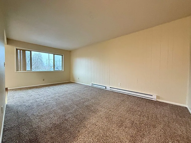 Vintage Upstairs 2 Bedroom With Patio In Hollywood District ~ Near It All! Off Street Parking~ Pe... — Photo 10